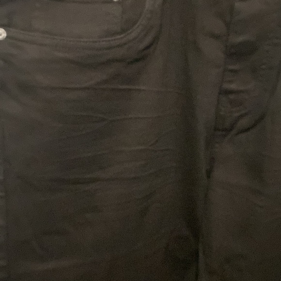 Black on black - Picture 3 of 7